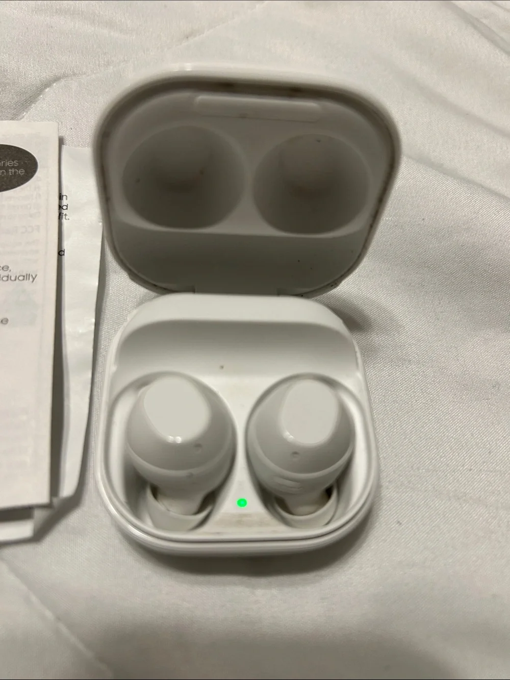 Samsung Galaxy Buds FE Glossy White Charging Case with Guide
